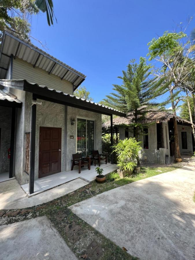 Aonang Third Place Hometel Ao Nang Екстер'єр фото