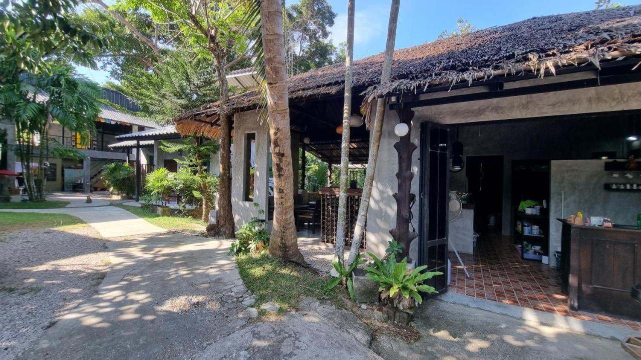 Aonang Third Place Hometel Ao Nang Екстер'єр фото
